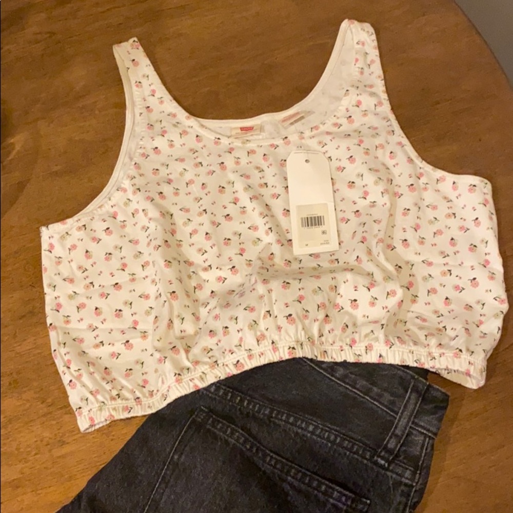 Levi’s Floral Crop Top NWT size M 💐